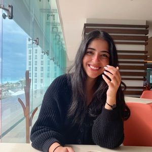 Meet your Posher, Elana